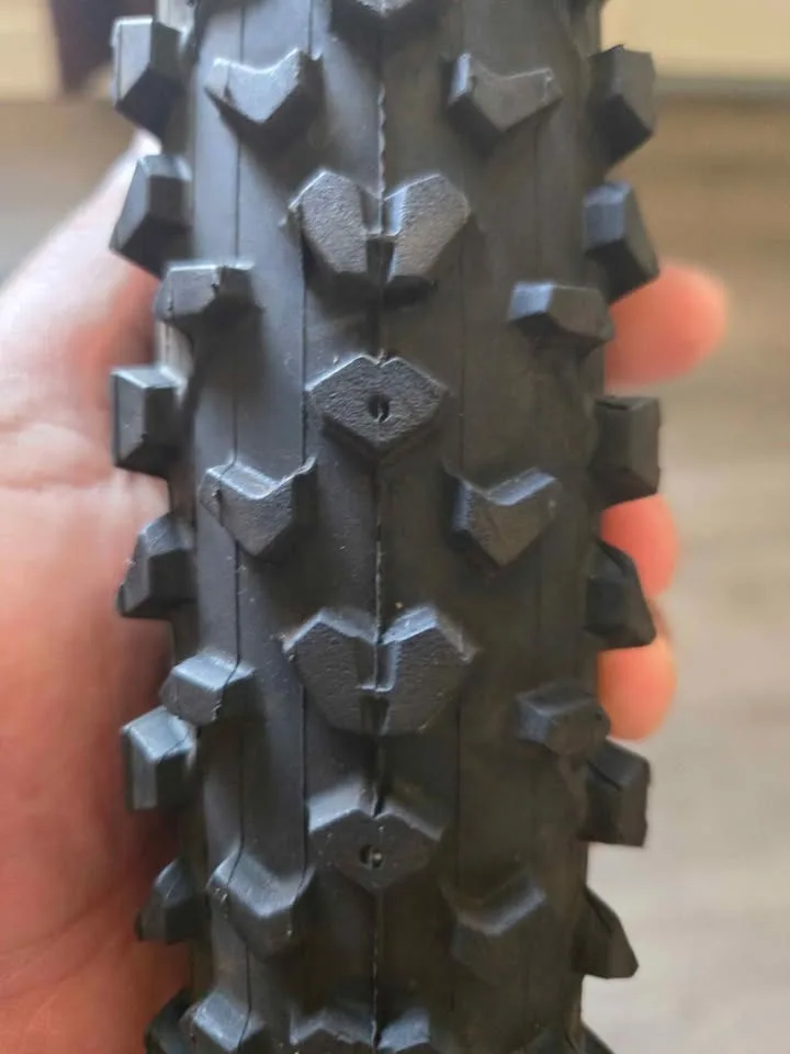 Mountain tires 29x2.25 with tube 9.5/10 image indicator(3)