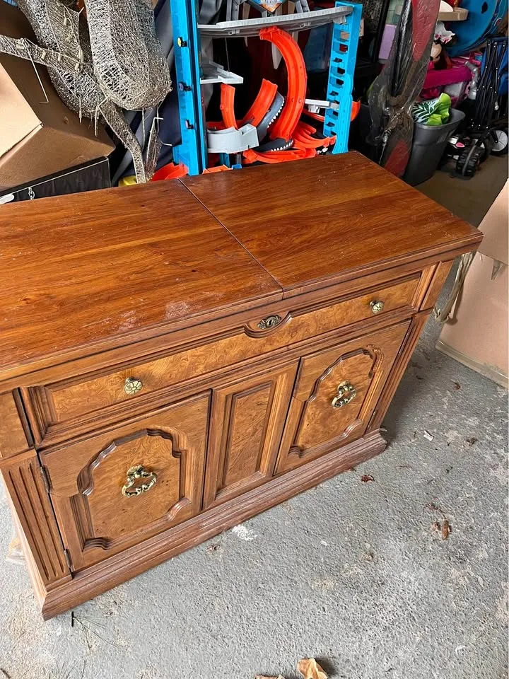 Expandable server furniture thumbnail