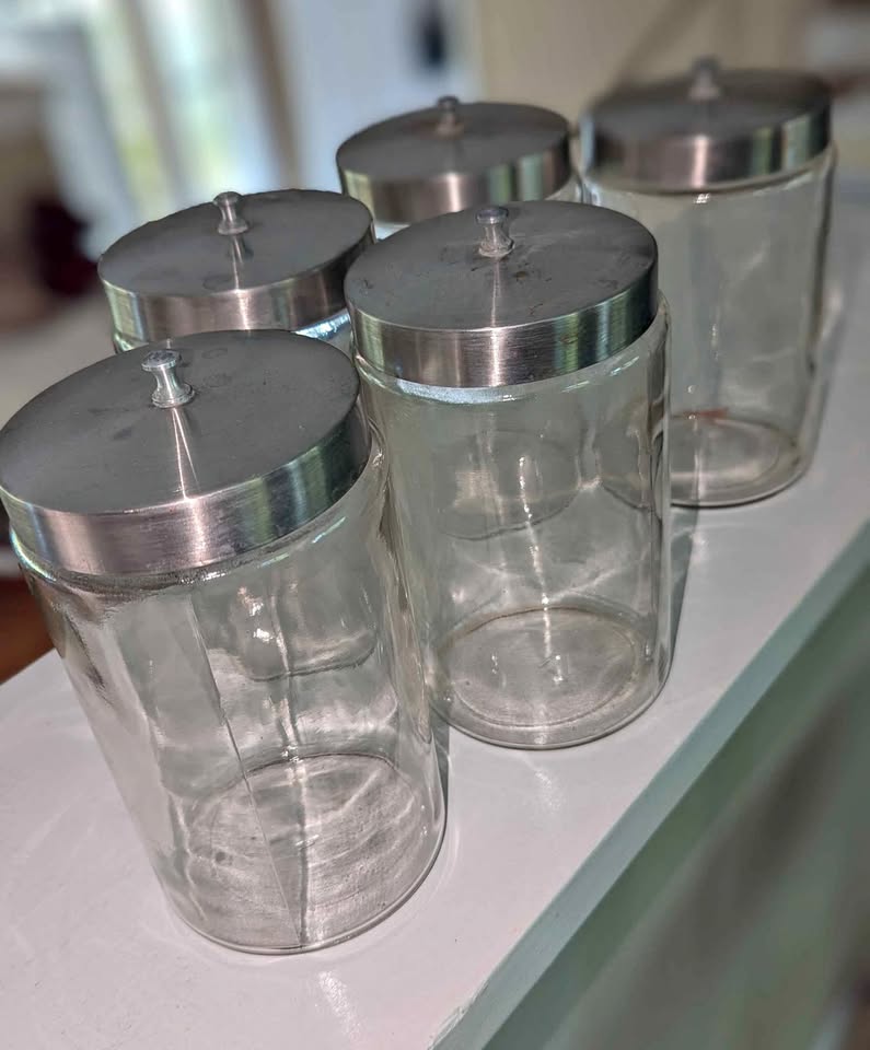 5 Large glass Storage jars w/lid