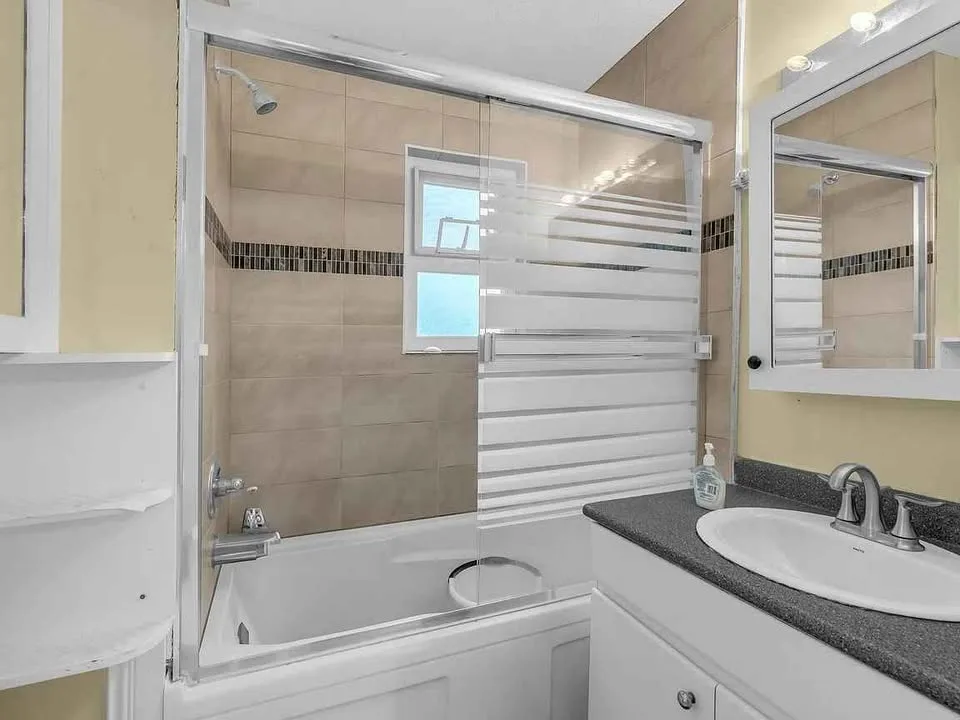 4 Beds 2 Baths - House image indicator(3)