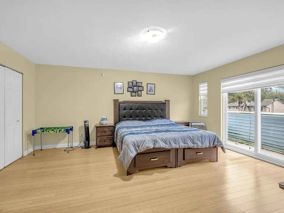 4 Beds 2 Baths - House image indicator(4)