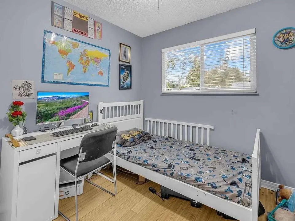 4 Beds 2 Baths - House image indicator(5)