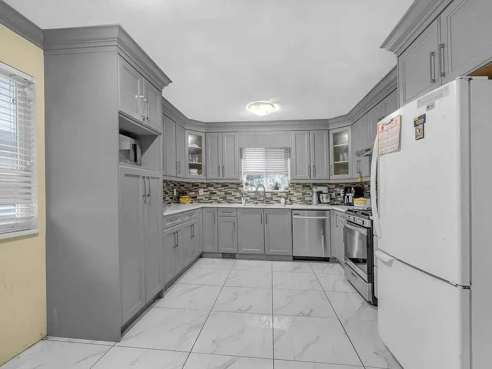 4 Beds 2 Baths - House image indicator(9)