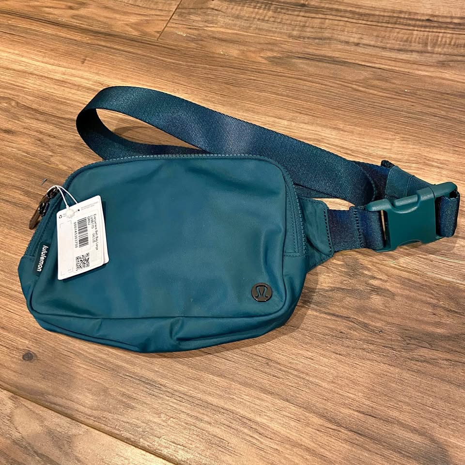 Lululemon LARGE Green Jasper Belt Bag