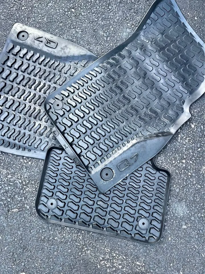 Audi Q7 OEM floor mats thumbnail