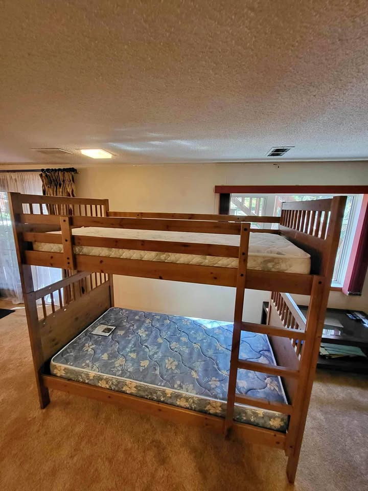 IKEA HEMNES Bunkbed (including 2 mattresses)