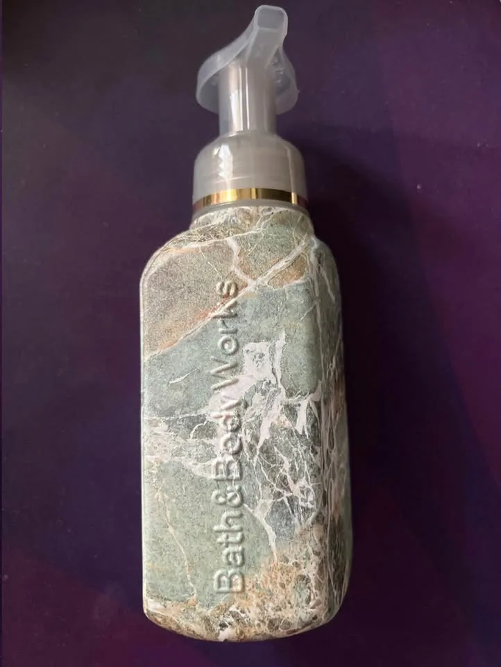 Bath & Body Works Refillable Soap Dispenser image indicator(2)