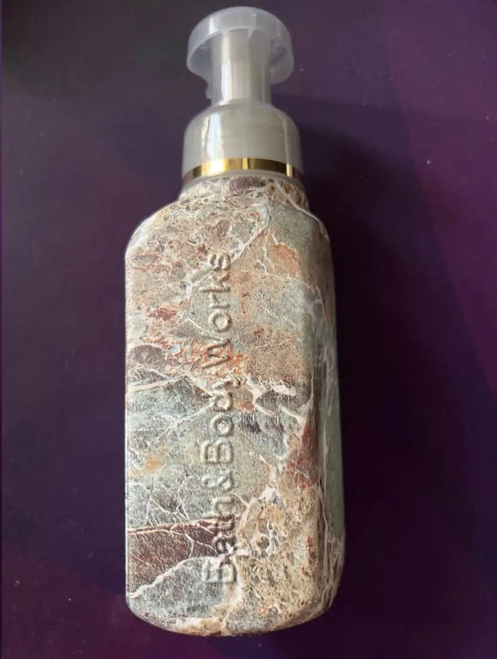 Bath & Body Works Refillable Soap Dispenser image indicator(4)