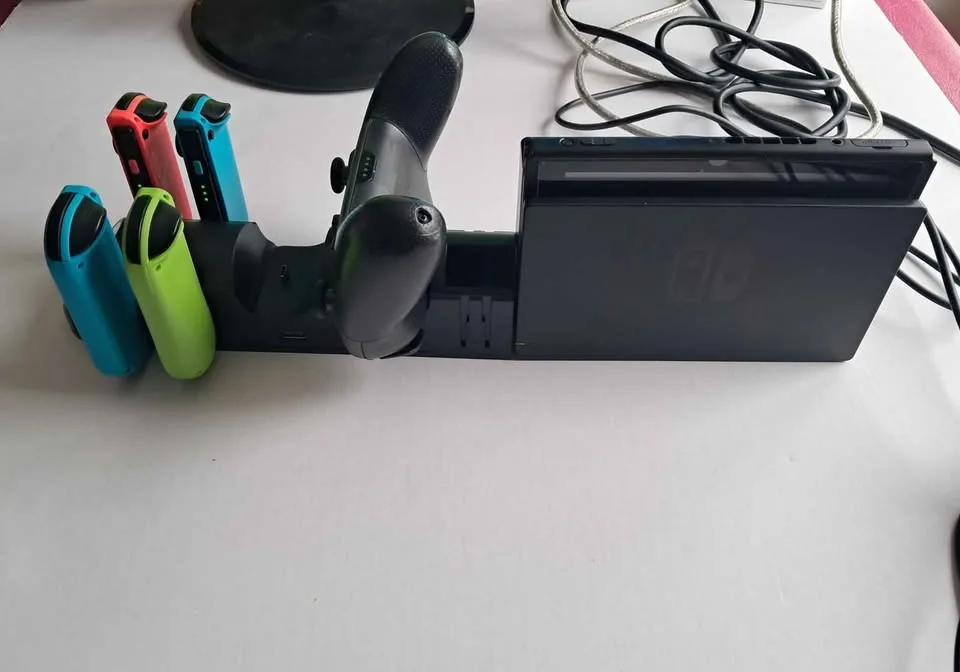 Ipega 6 in 1 Desktop Charger for Nintendo Switch image indicator(4)