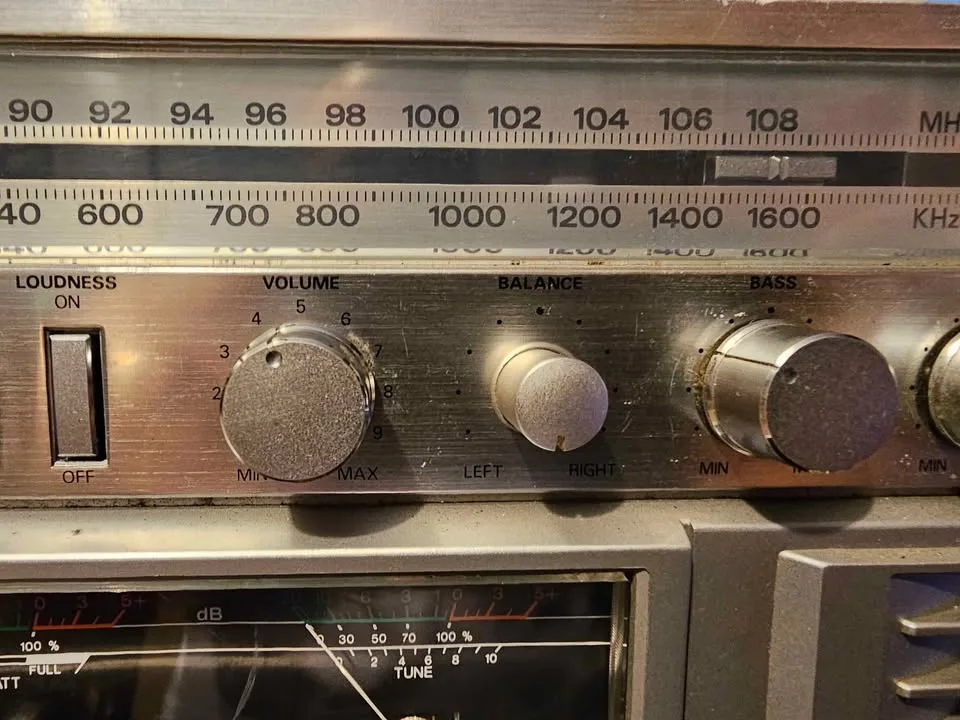 Vintage GE 3-5259A Blockbuster Boombox Radio image indicator(3)