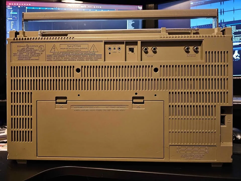 Vintage GE 3-5259A Blockbuster Boombox Radio image indicator(5)