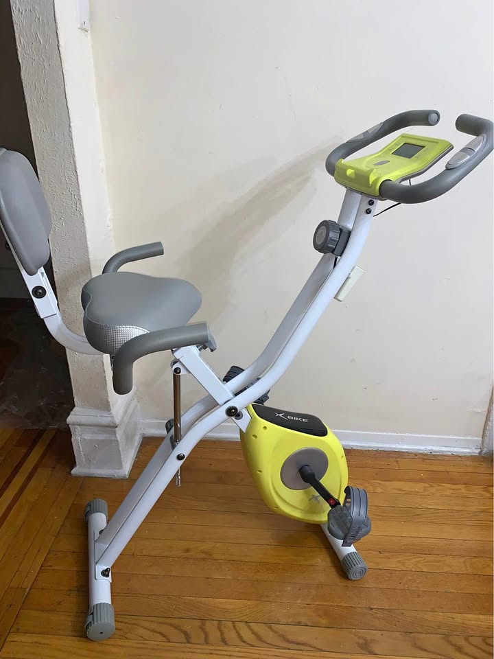 Folding Exercise Bike – With Digital Monitor & Resistance