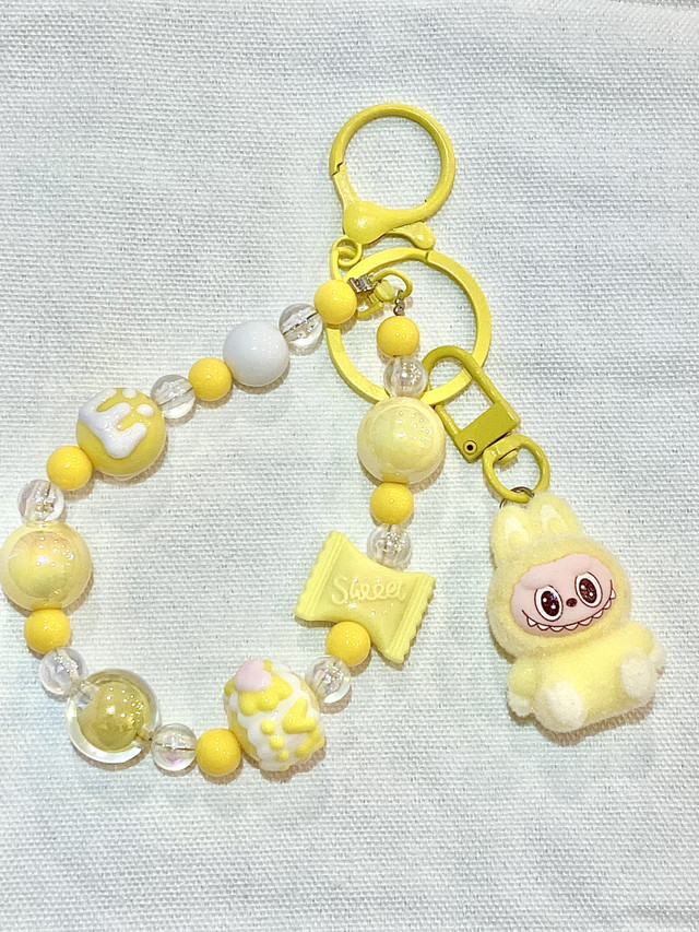 Cute Labubu keychain - yellow