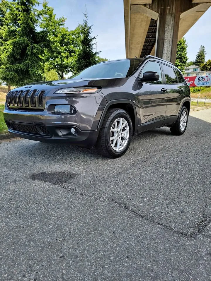 2015 Jeep Cherokee thumbnail
