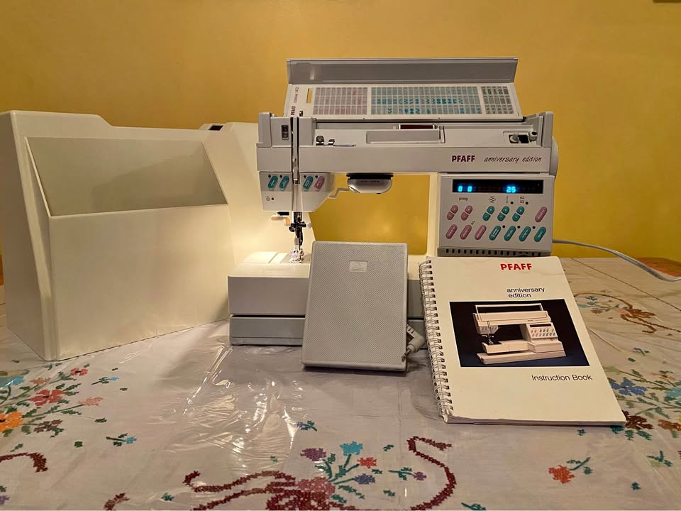 Pfaff Sewing Machine 1472 Anniversary Edition