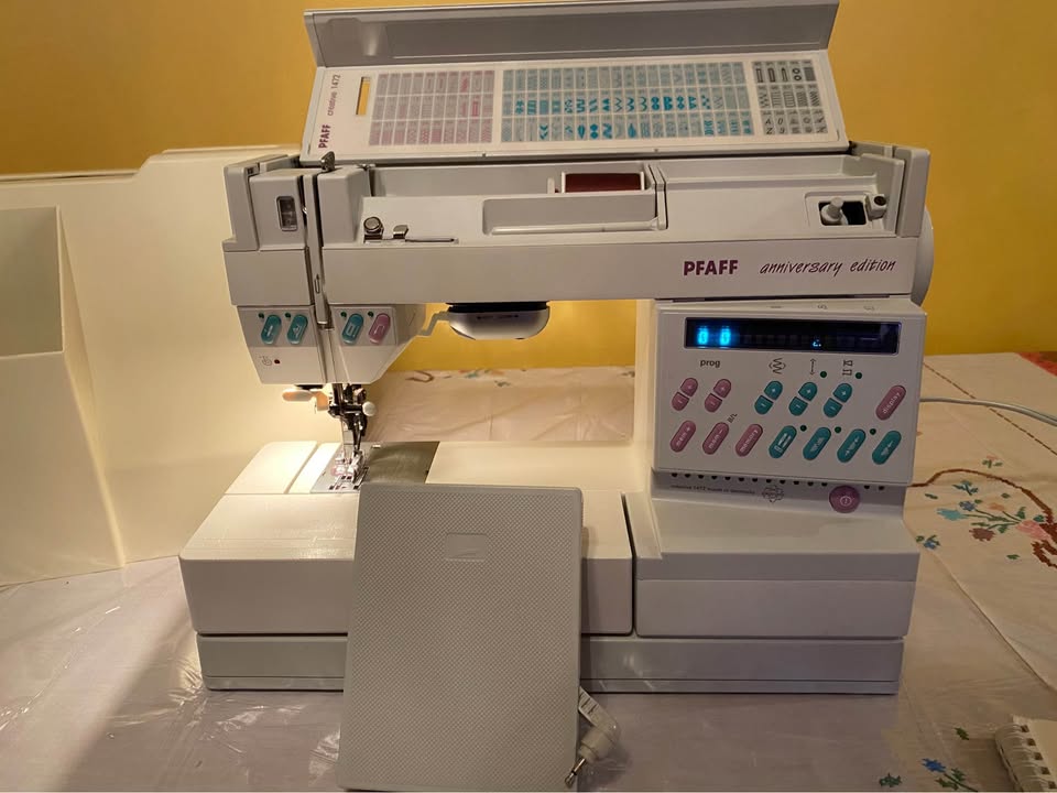 Pfaff Sewing Machine 1472 Anniversary Edition - photo 4