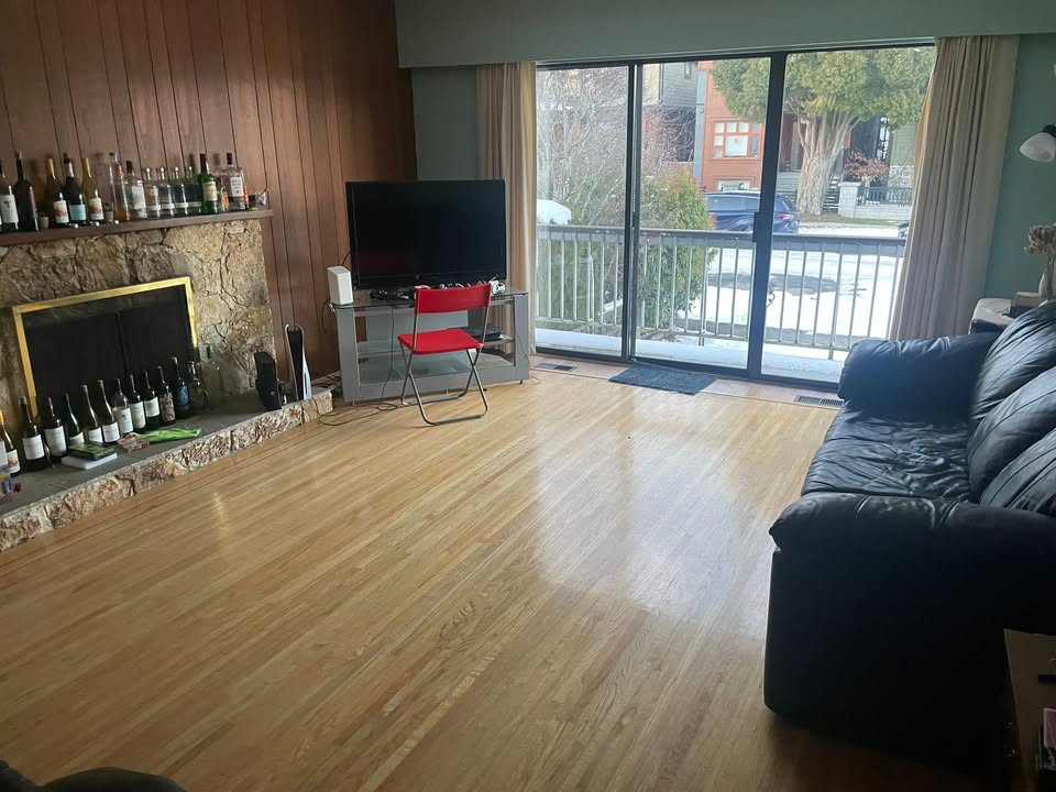 Private Room Near Marine Drive - Available Nov 1! - photo 4