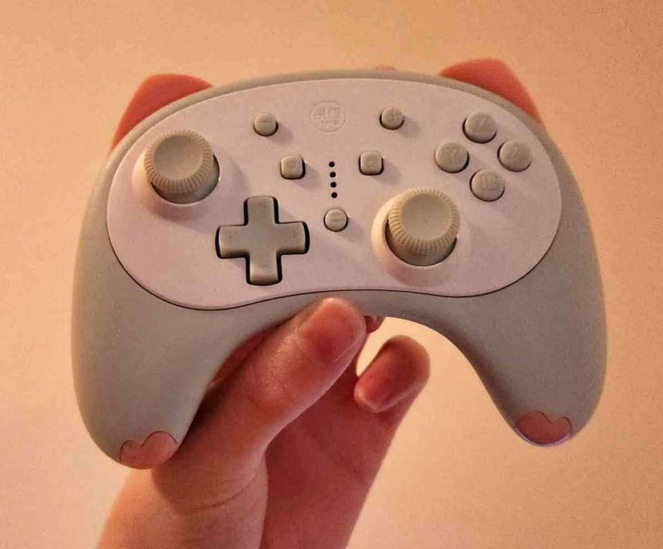Wireless cat gaming controller