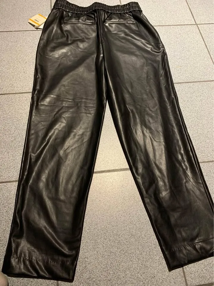 Women’s black leather pants size small BNWT image indicator(2)