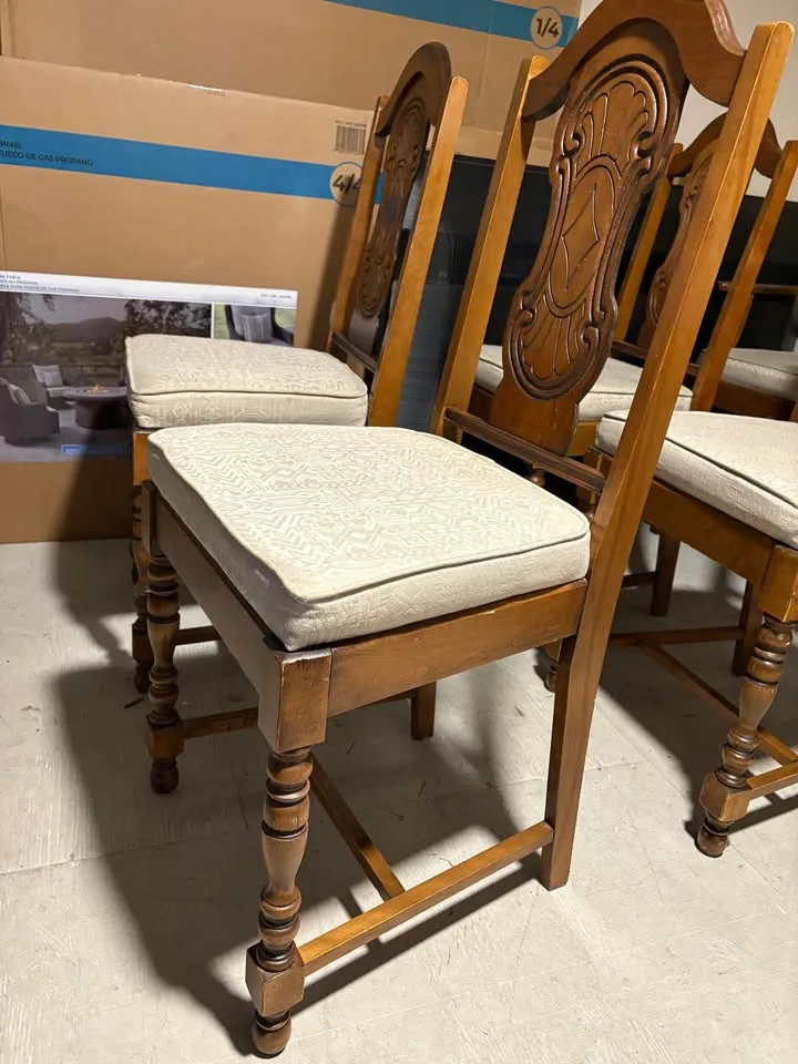 Dinning table chairs image indicator(3)