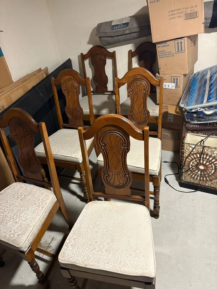 Dinning table chairs image indicator(4)