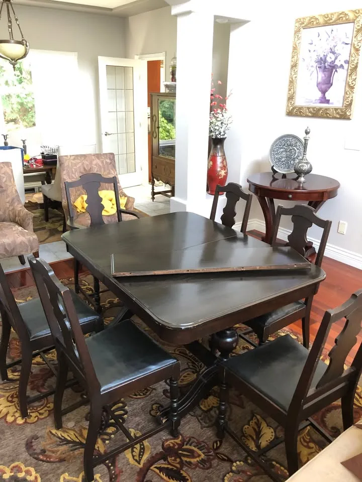 Dinning table and 6 chairs image indicator(3)