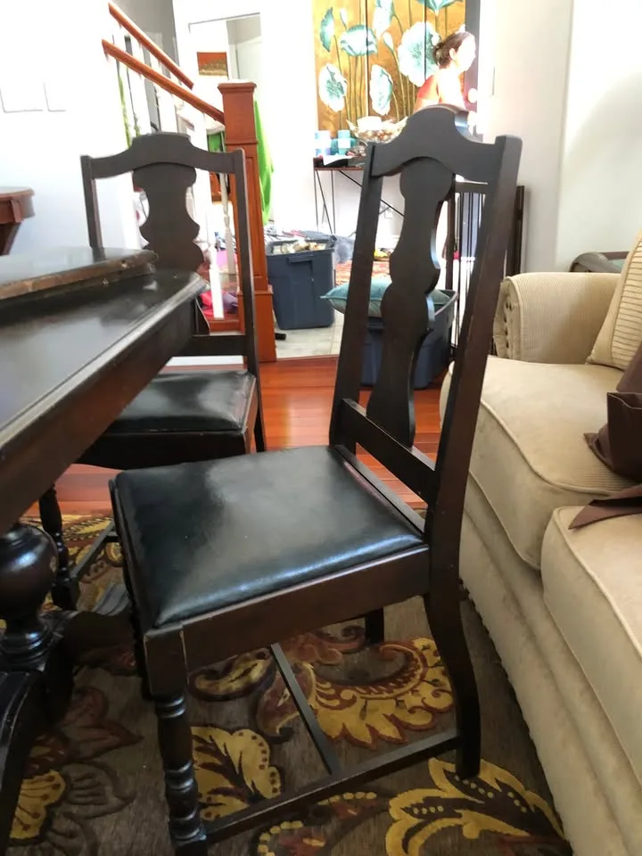 Dinning table and 6 chairs image indicator(6)