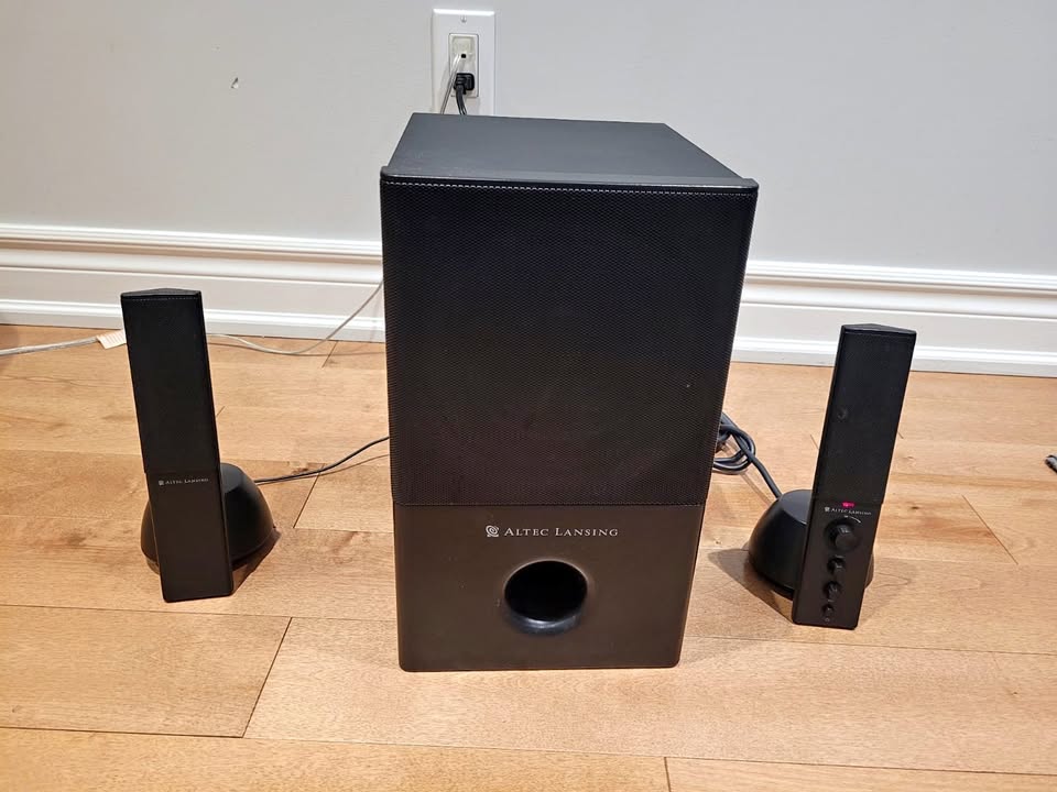 Altec Lansing Speakers and Subwoofer 🥕VS4121🥕