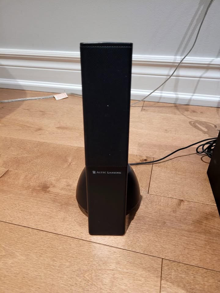 Altec Lansing Speakers and Subwoofer 🥕VS4121🥕 - photo 2