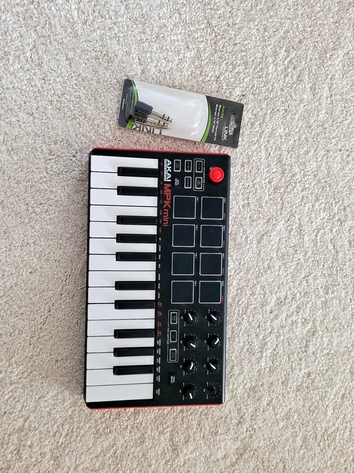 Akai Professional MPK Mini MK3 - 25 Key USB MIDI Keyboard