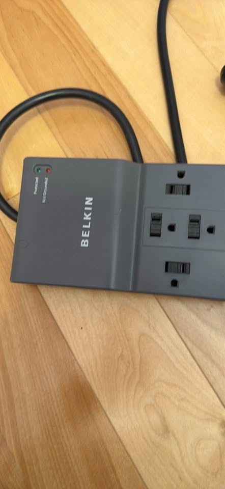 Belkin surge protector - photo 2