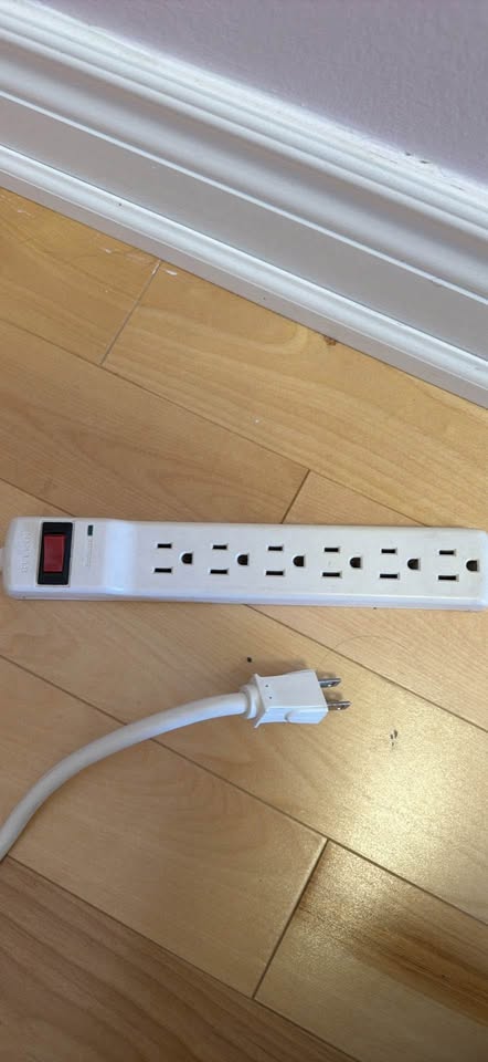 Belkin Surge protector - photo 2
