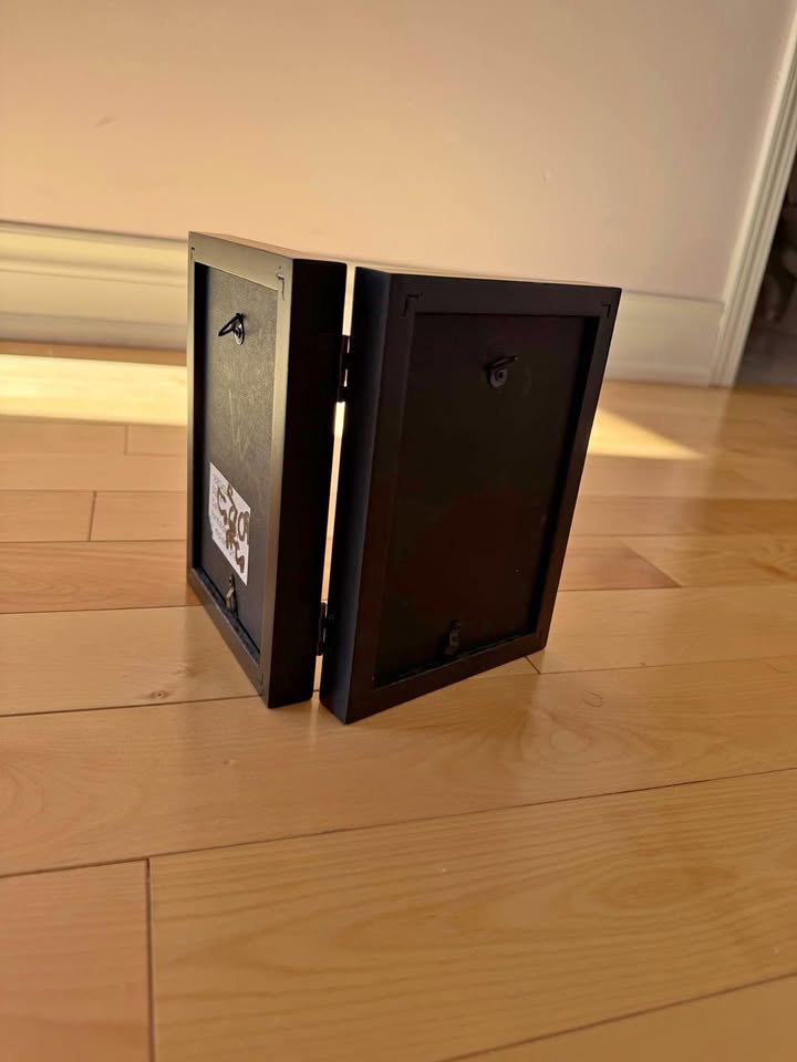 Photo frame - foldable