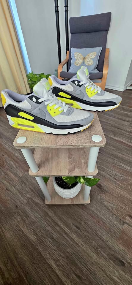 Nike Air max 90 "VOLT" GUC size 11.5