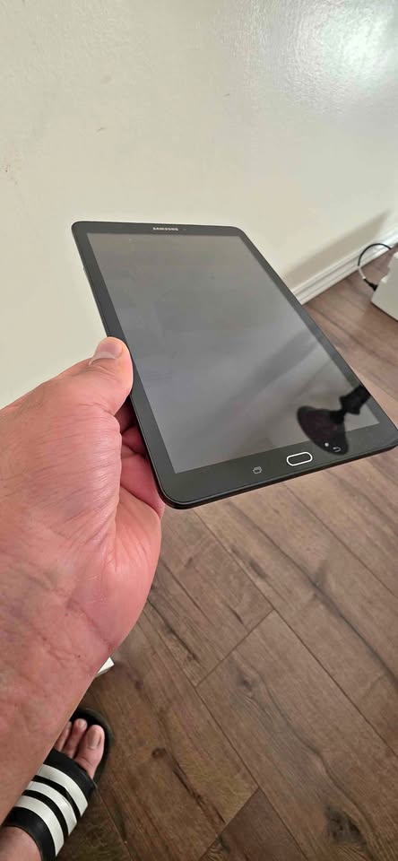 Samsung Galaxy Tab E SM-T560NU - For Parts