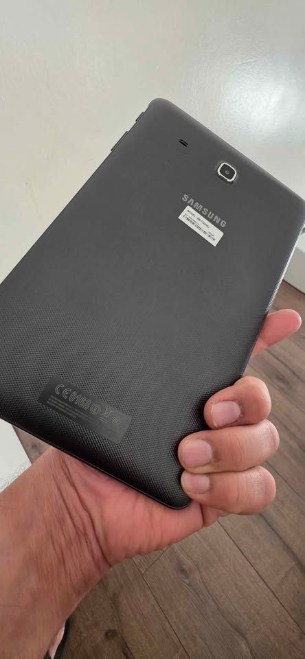 Samsung Galaxy Tab E SM-T560NU - For Parts - photo 2