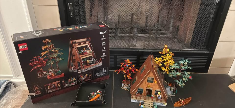 A frame cabin Lego set (built) - photo 2