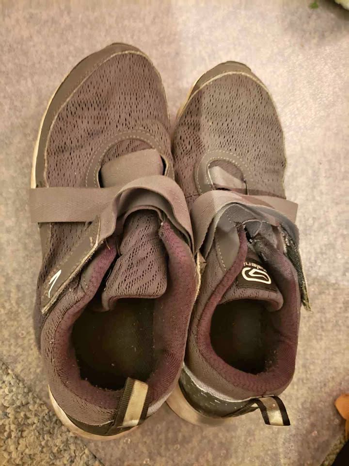 Decathlon shoes US 9.5
