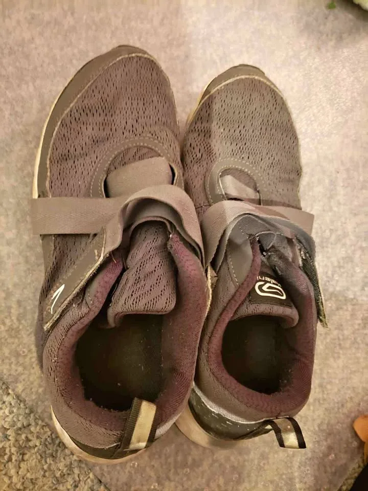 Decathlon shoes US 9.5