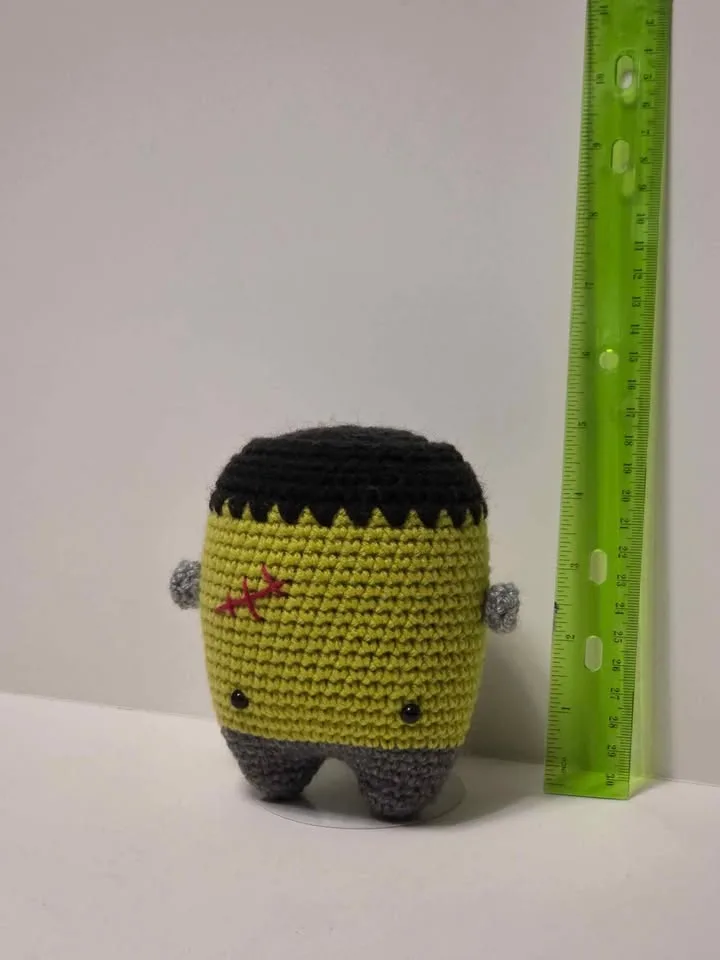 Small Frankenstein Amigurumi Crochet image indicator(2)