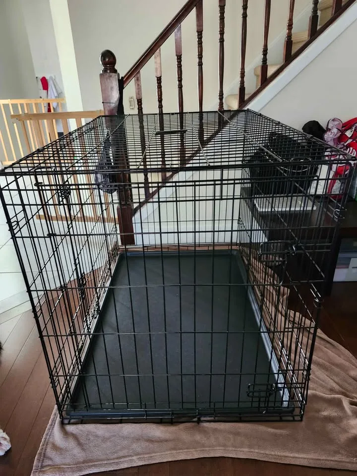 42" Foldable Dog Crate w Divider image indicator(2)