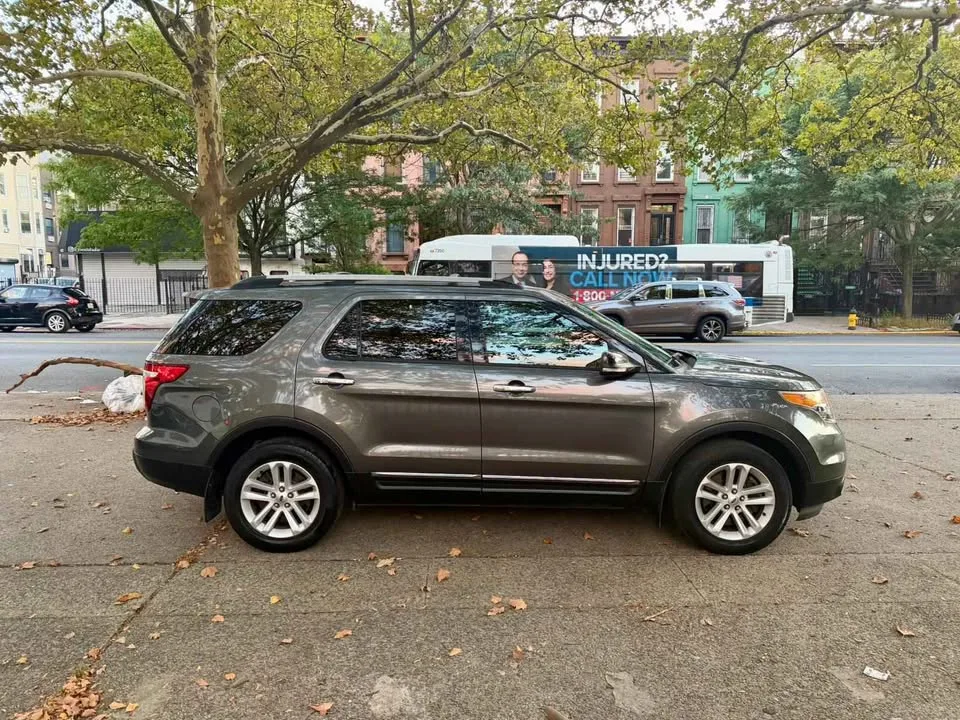 2015 Ford Explorer · XLT Sport Utility 4D image indicator(4)