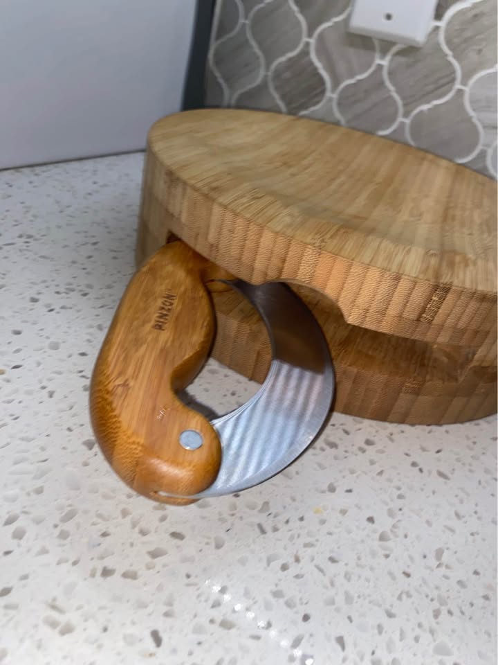 Pinzon Bamboo Cutting Board w/ blade - photo 3
