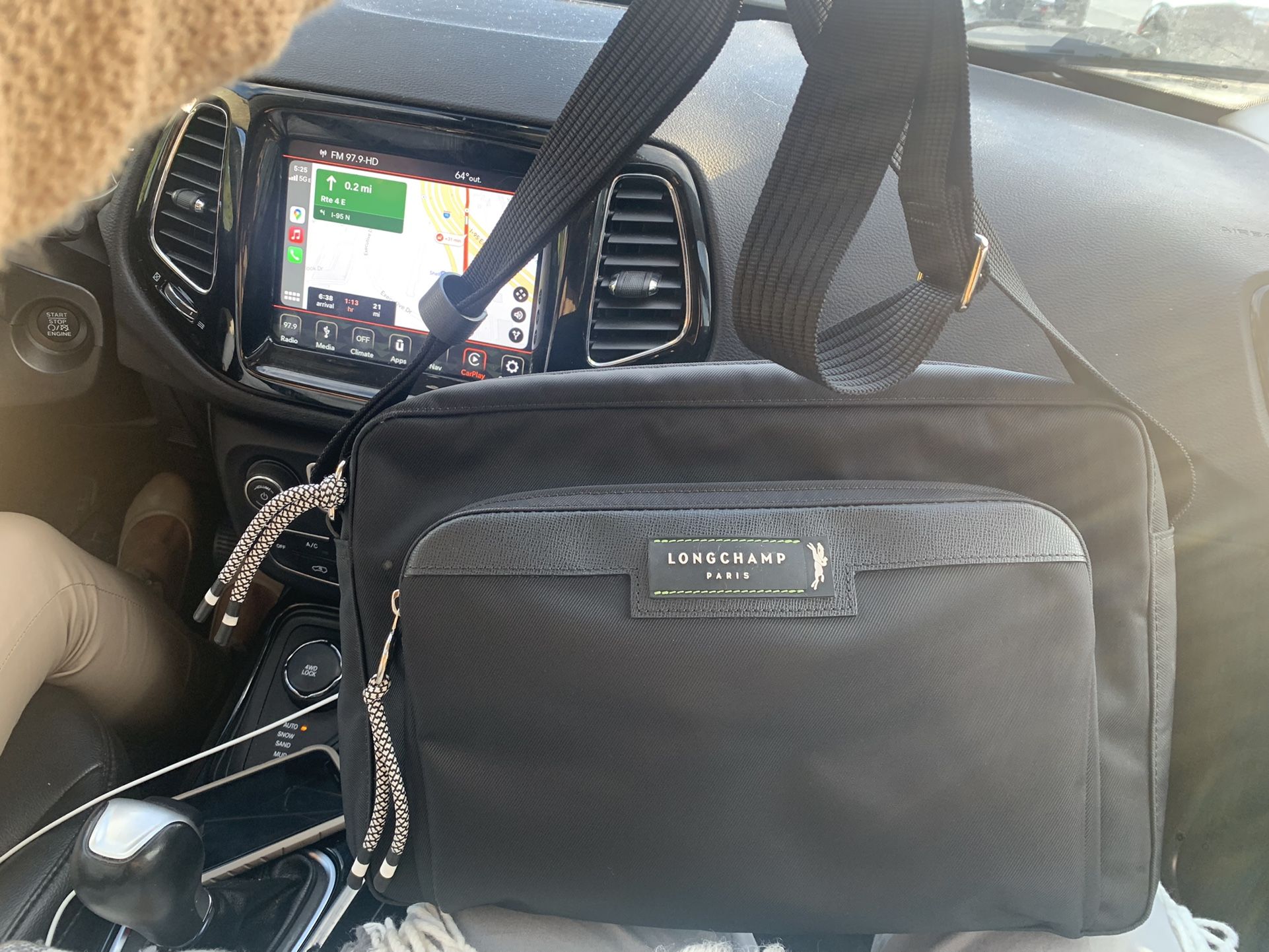 Longchamp Green District Messenger Bag - photo 5