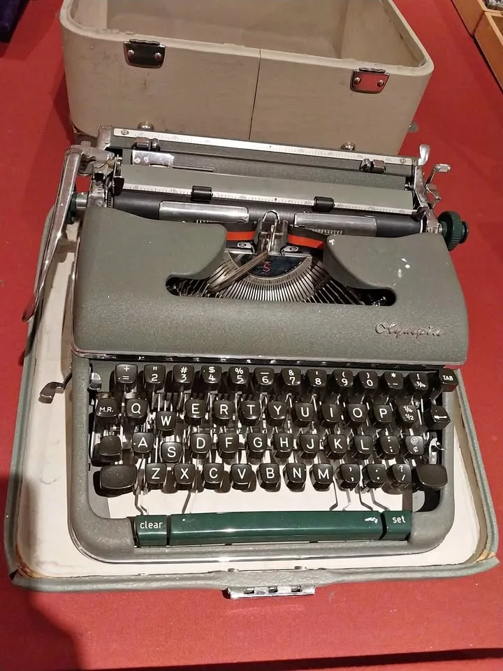 Vintage olympia sm4 typewriter