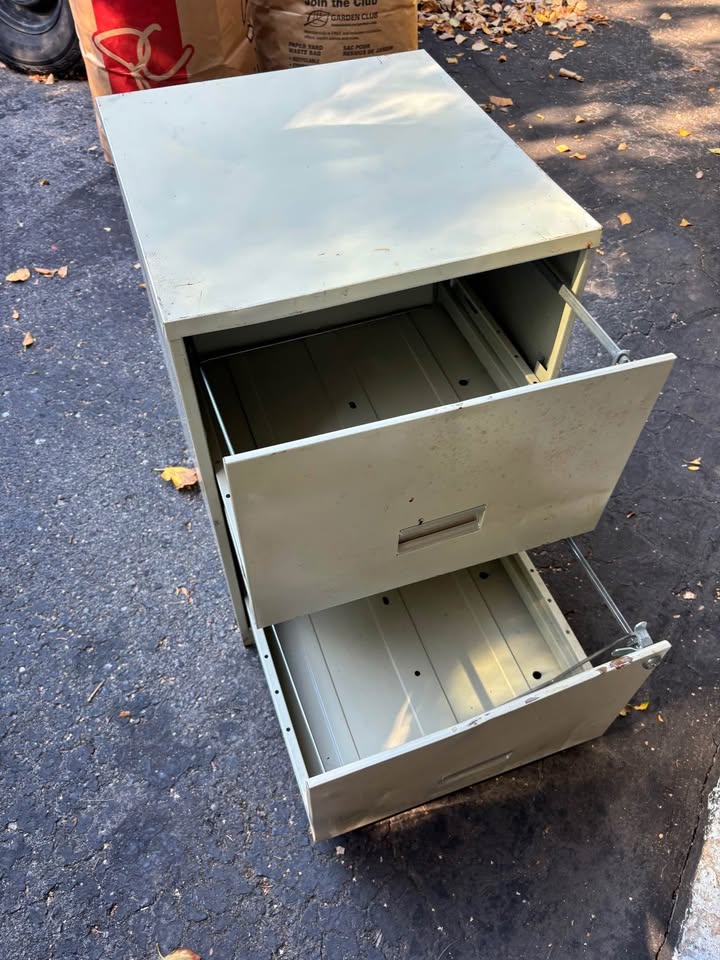 Filing Cabinet - photo 4