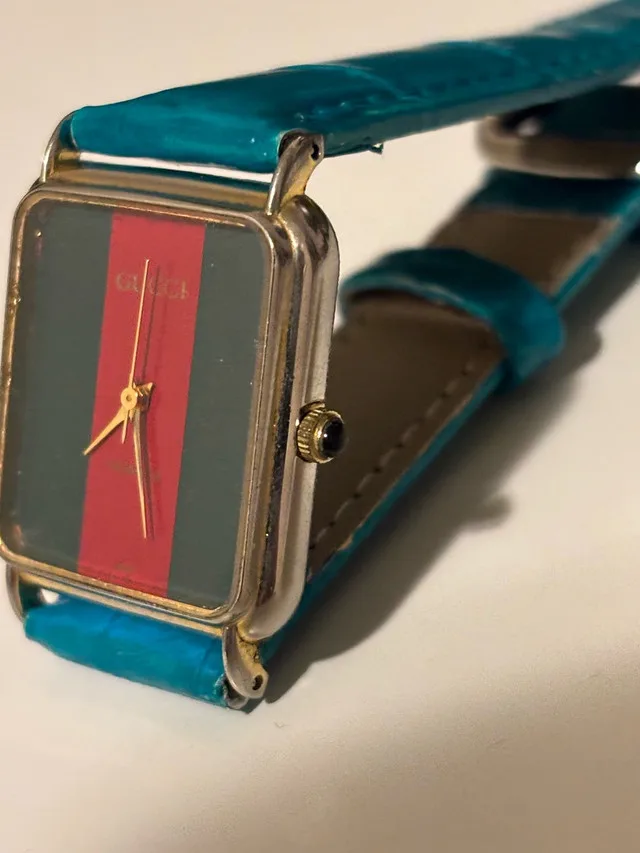 Vintage luxury watch image indicator(2)