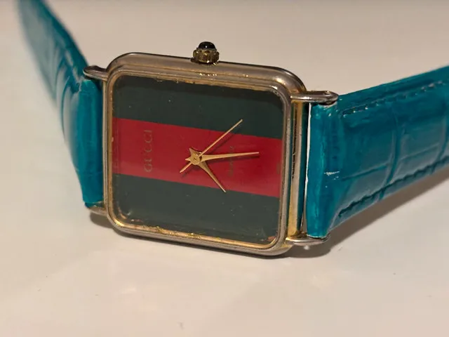 Vintage luxury watch image indicator(3)