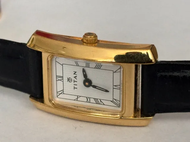 titan gold plated ladies watch image indicator(2)