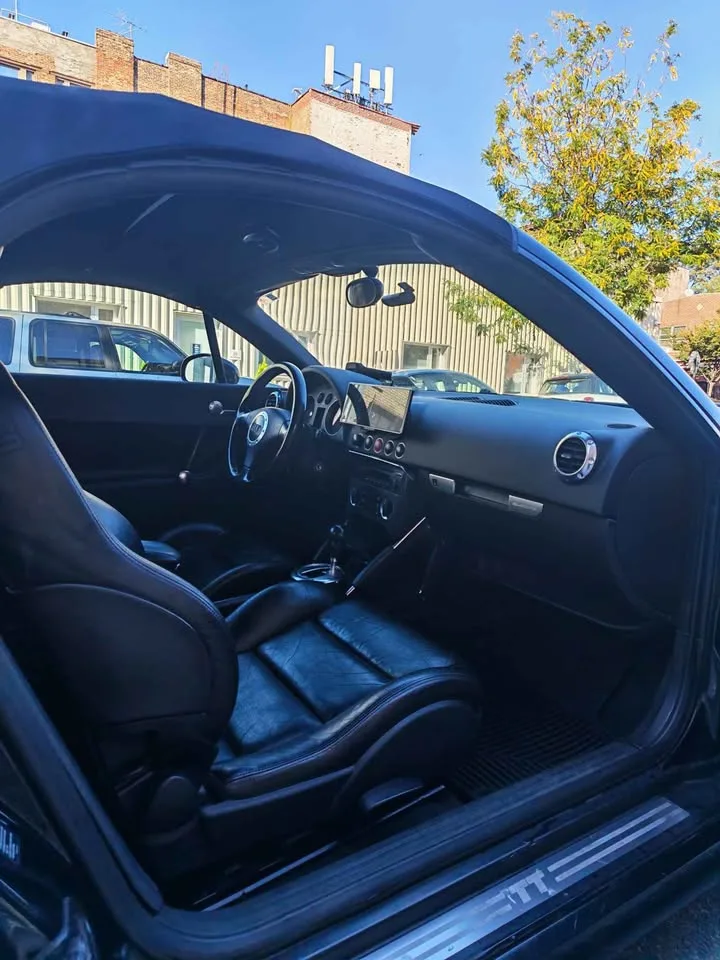 2005 Audi TT · 3.2 Quattro Roadster 2D image indicator(5)